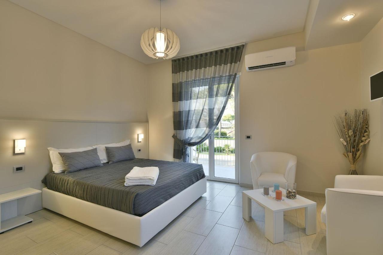 Tolomeo Rooms Laura Esterno foto